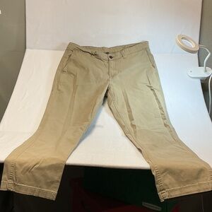 George Men's Khaki Chinos athletic pants size 36x32. 0353